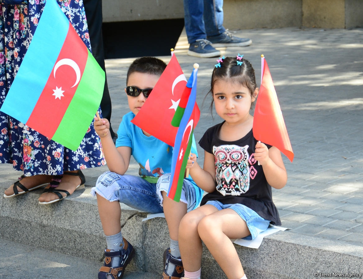 1 İyun - Uşaqların Beynəlxalq Müdafiəsi Günüdür (FOTO)