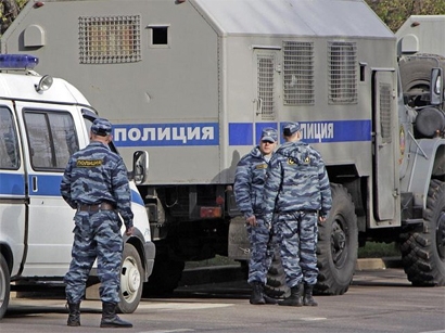 Rusiyada koronavirus xəstəsi polisi bıçaqladı