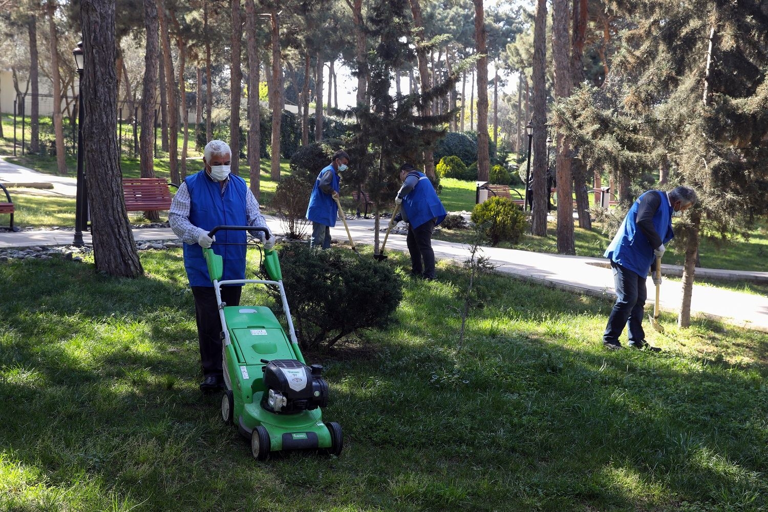 Son 10 gündə əlavə olaraq 18 min ödənişli ictimai iş yeri yaradılıb (FOTO)