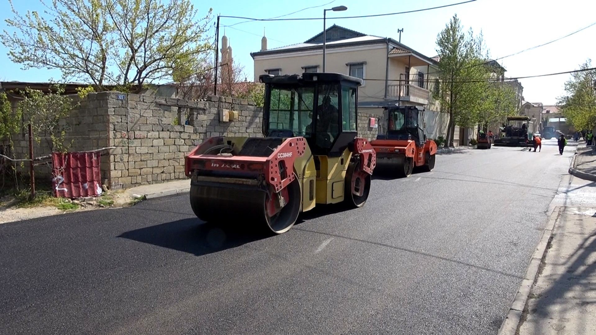 Binəqədidə 3 ayda 30 km yol təmir edildi, daha 16.1 km yol isə təmir edilir (FOTO)