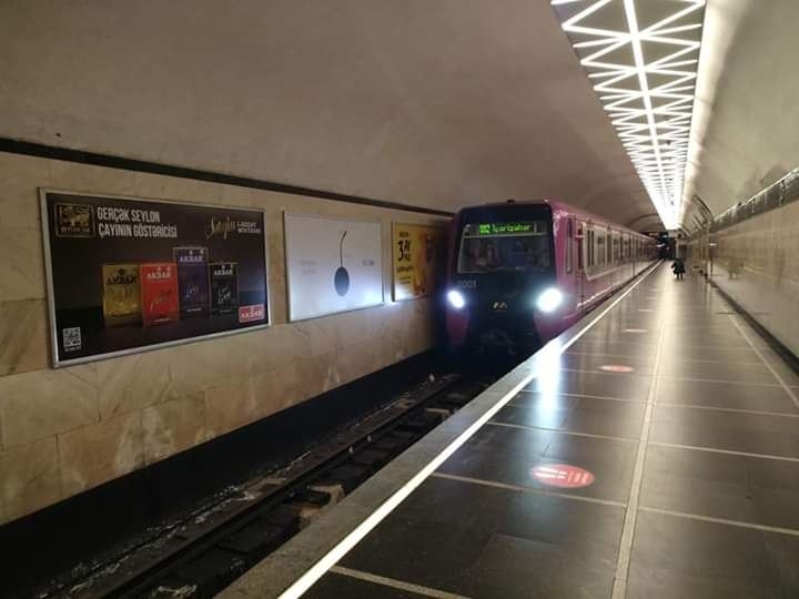 Bakı metrosunda yeni qaydalar FOTOLARDA