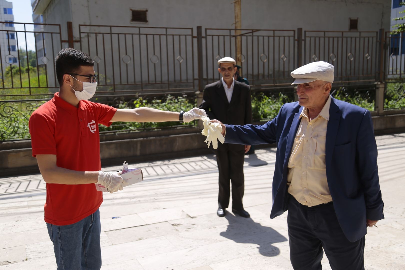 Könüllülər cənub regionunda vətəndaşları maarifləndirməyə davam edirlər (FOTO)