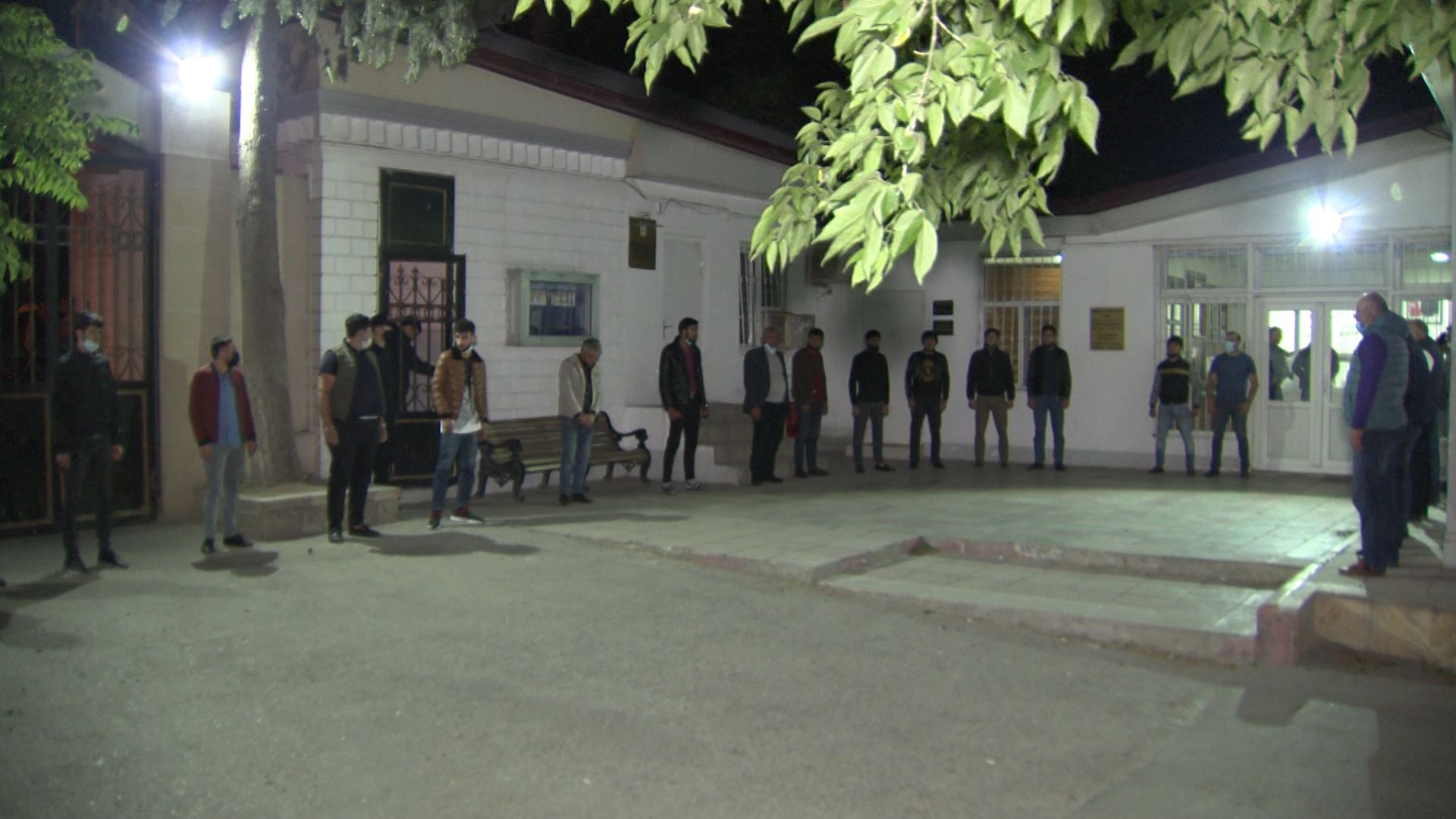 Bakıda sanitar-karantin qaydalarını pozan restoran aşkarlandı, 32 nəfər saxlanıldı (FOTO/VİDEO)