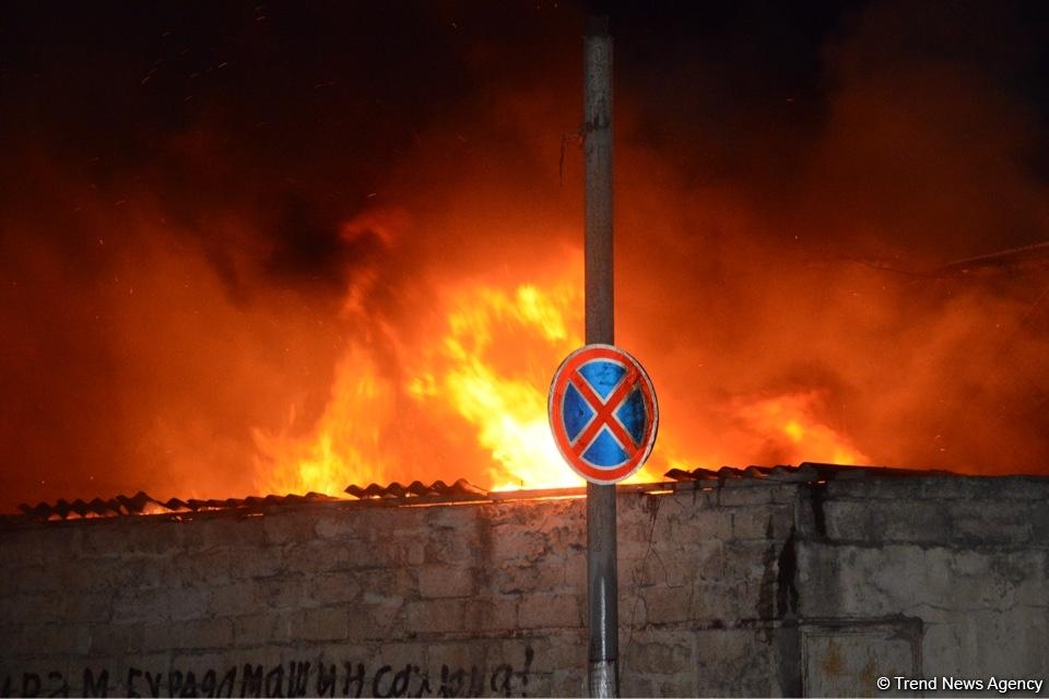 Bakıda bağ evində yanğın - ev sahibi yanaraq öldü