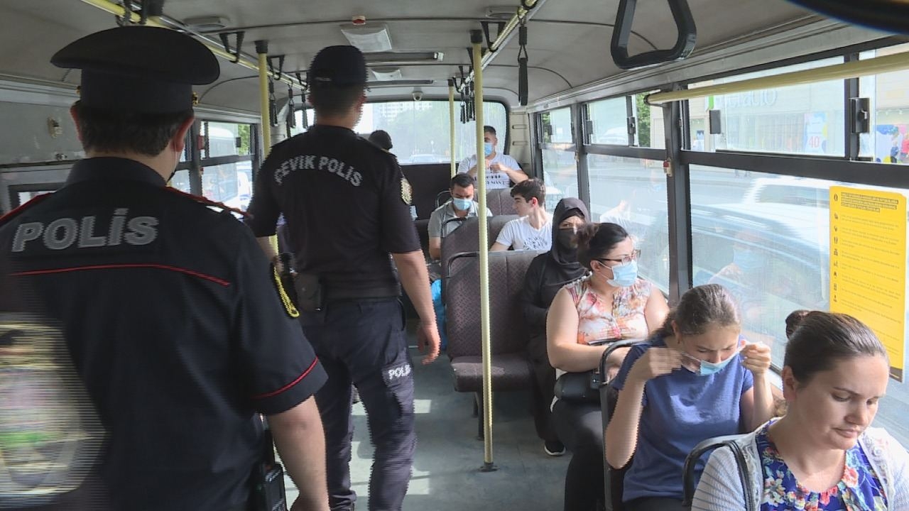 İctimai nəqliyyatda maska taxmayan şəxslər cərimə edildi (FOTO)