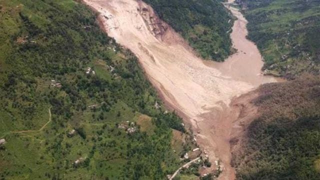 Nepalda daşqın və torpaq sürüşmələri nəticəsində səkkiz nəfər ölüb