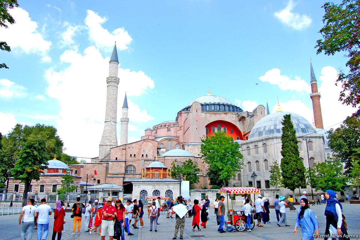 İstanbulun turizm obyektlərində koronavirusla əlaqədar reydlər keçirilir