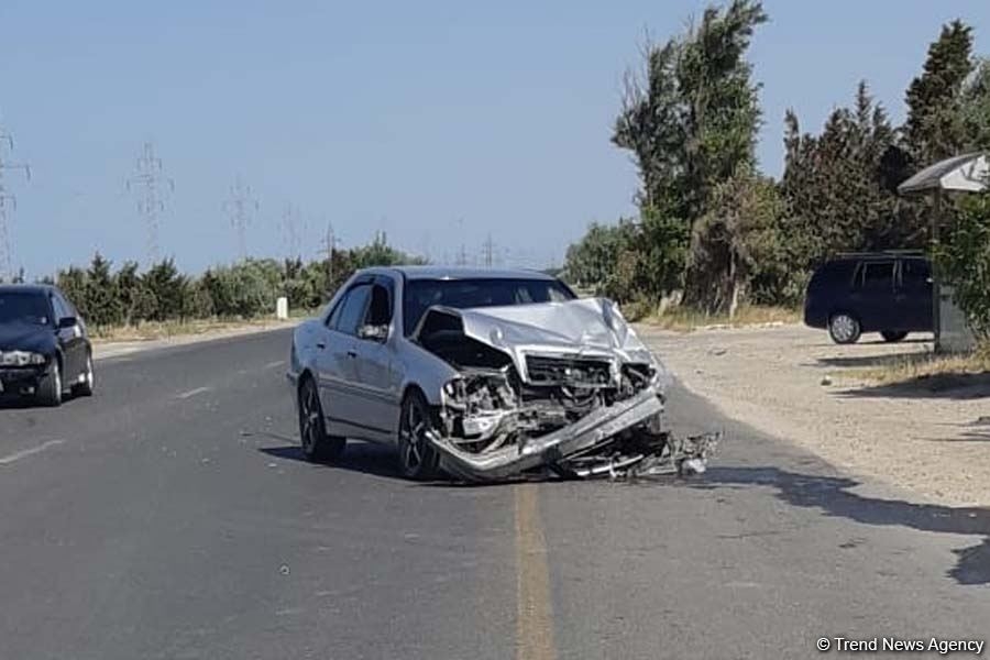 Sumqayıtda ''Mercedes'' ''Hyundai''a çırpıldı, 3 nəfər xəstəxanaya yerləşdirildi (FOTO)