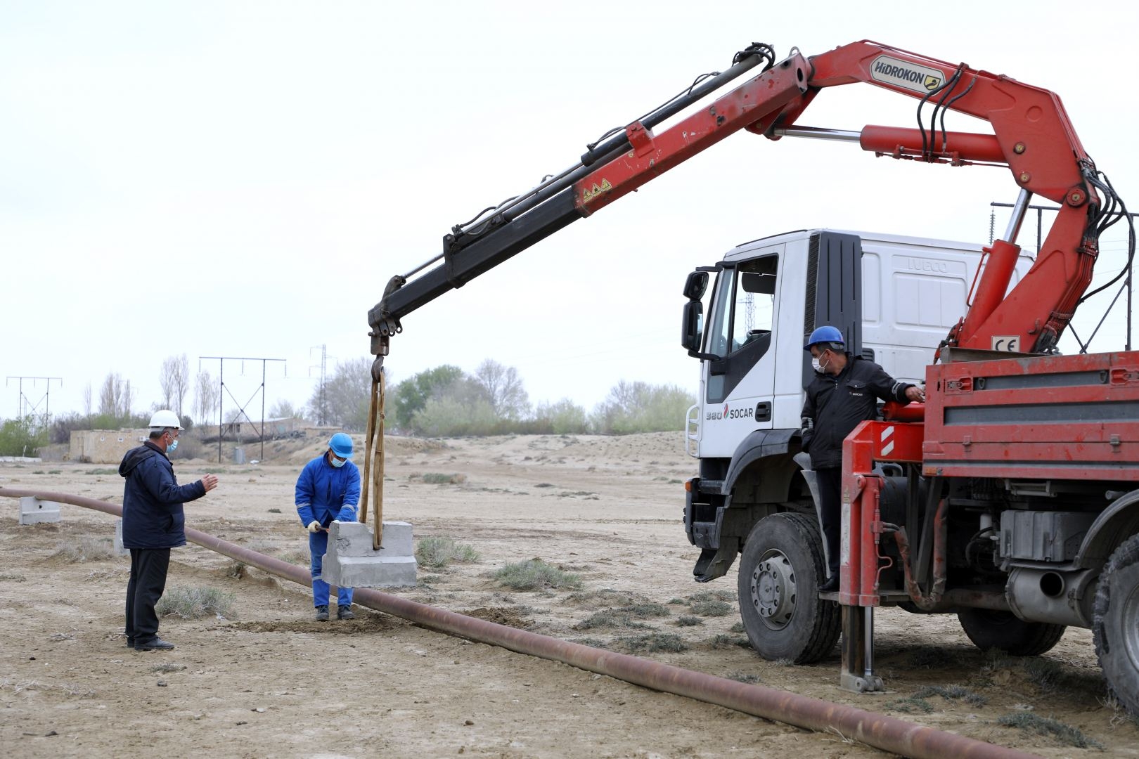 Torpaq üstünə düşmüş 260 km-ə yaxın qaz xətti dayaqlar üzərinə qaldırılacaq (FOTO)