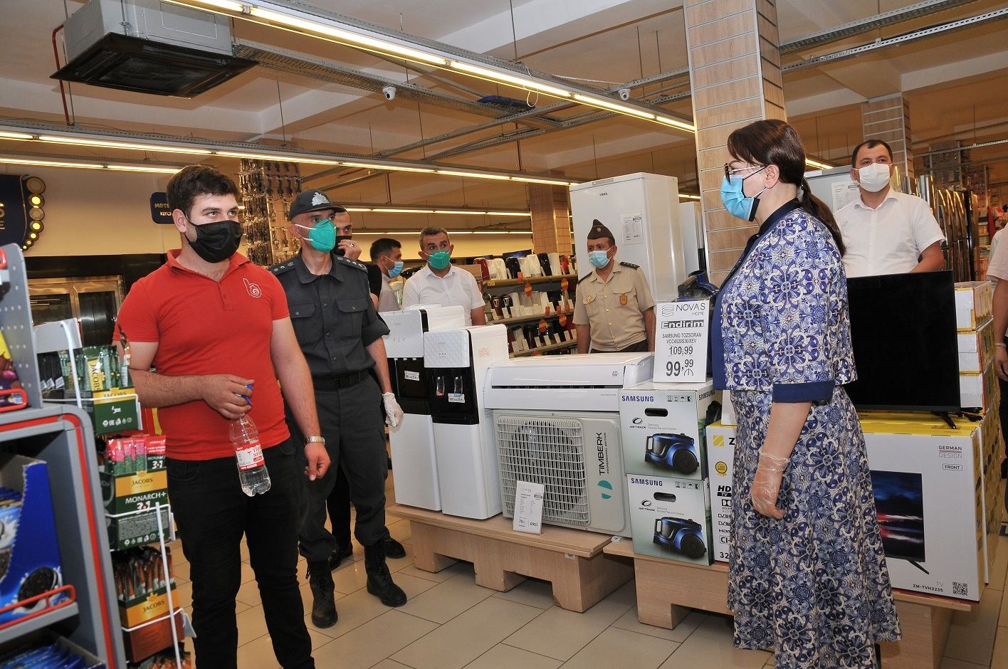 Abşeronun icra başçısı sakinlər arasında təbliğat işləri aparıb (FOTO)