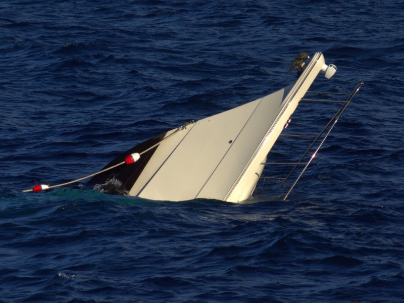 İndoneziyada sərnişin gəmisi batdı - 17 nəfər boğuldu