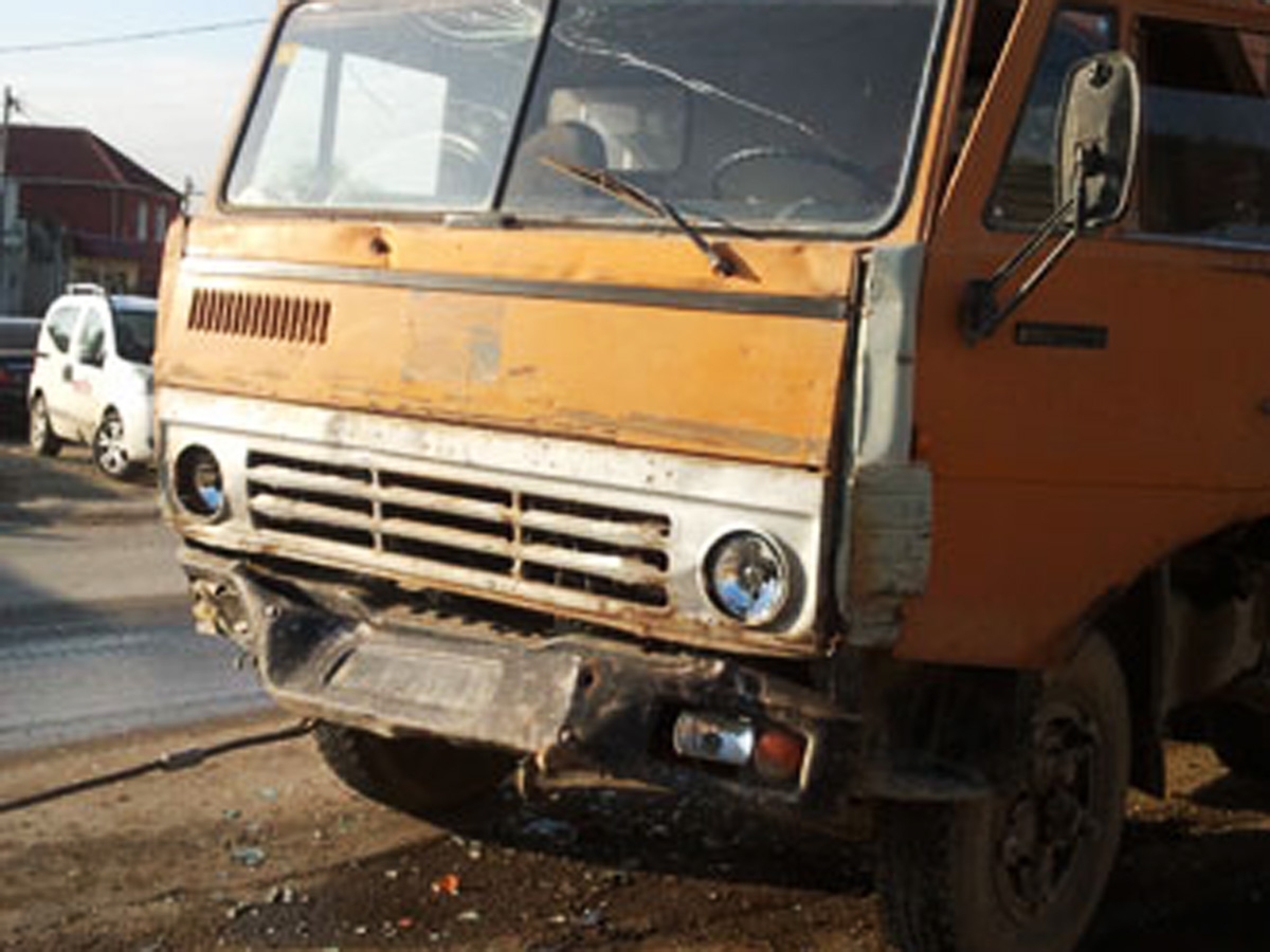 Qazaxda “KamAZ” yolu keçən piyadanı vurub öldürdü