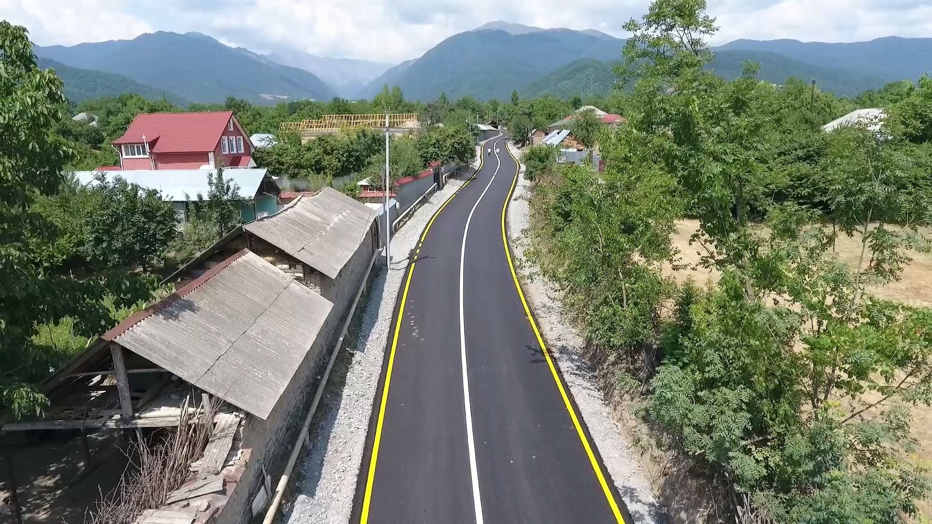 Qəbələdə 28 km-lik avtomobil yolu yenidən qurulub (FOTO)