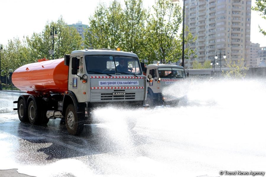 Bakının əsas küçə və prospektləri dezinfeksiya olunur (FOTO)