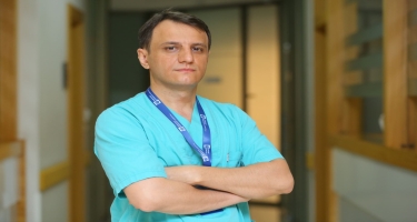 Dr.Eldəniz Hüseynov: İşimizi elə qurmuşuq ki, Hospitala daxil olan və müalicə alan kovidli xəstələrə 24 saat ərzində operativ və keyfiyyətli tibbi xidmət göstərək