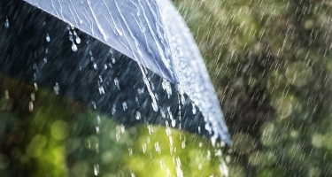 Faktiki hava: Şimşək çaxıb, yağış yağıb