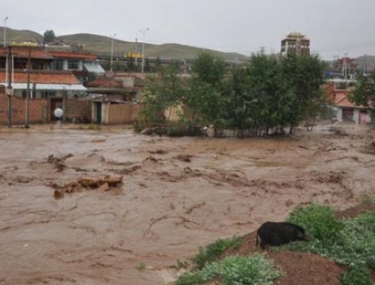 Cənubi Koreyada leysan yağışlar 12 nəfərin ölümünə səbəb olub