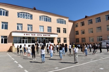 Xaçmaz polisi təhsil müəssisələrinin qarşısında gücləndirilmiş iş rejimində xidmət aparıb (FOTO)