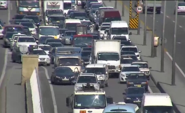 Bakıda qəza - 20 Yanvar dairəsinə gedən yol tıxandı (FOTO)