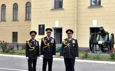 Azərbaycanlı zabitlər Rusiyada hərbi akademiyanı qızıl medal və qırmızı diplomla bitiriblər (FOTO)