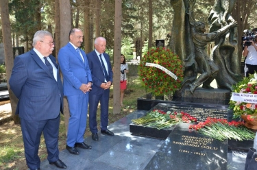 Hüseyn Ərəblinskinin qəbirüstü abidəsinin açılışı oldu (FOTO)