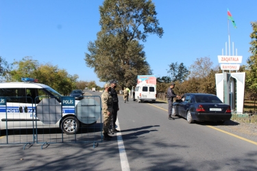 Qax və Zaqatalanın giriş-çıxışlarında karantin postları qurulub (FOTO)