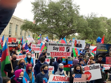 Bərdə və Gəncədə ermənilərin törətdiyi vandalizm ABŞ azərbaycanlılarını ayağa qaldırıb (FOTO)