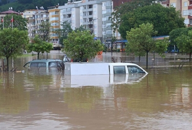 Türkiyədə daşqın səbəbindən çox sayda ev su altında qalıb