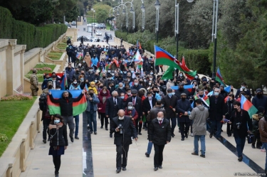 Kəlbəcər sakinləri Şəhidlər Xiyabanını ziyarət ediblər (FOTO)