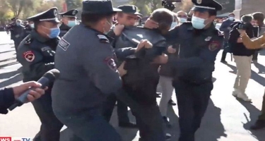 Yerevanda etirazçılar parlamentin qarşısına toplaşıb