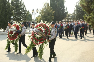 Gəncədə şəhid polislərin xatirəsi anılıb (FOTO)