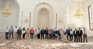 “İslam Sivilizasiyası Qafqazda” II Beynəlxalq Simpoziumunun iştırakçıları Heydər məscidini ziyarət ediblər (FOTO)