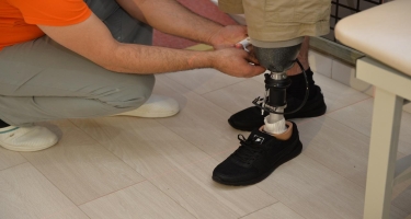Vətən müharibəsində yaralanmış daha üç qazi yüksək texnologiyalı protezlərlə təmin edilib (FOTO)