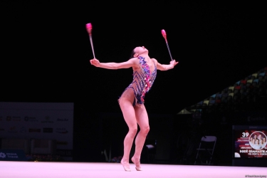 Bakıda keçirilən bədii gimnastika üzrə Dünya Kubokunda gürzlərlə hərəkətlərdə finalçılar müəyyənləşib