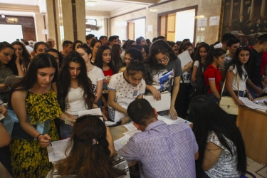 BDU-ya qəbul olmuş tələbələrin sənəd qəbulu davam edir (FOTO)