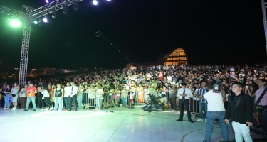 Heydər Əliyev Mərkəzinin parkında Faiq Ağayevin konserti keçirilib (FOTO)