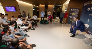 Ramin Quluzadə “AZCLOUD Hackathon 2019” müsabiqəsinin iştirakçıları ilə görüşüb