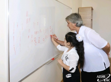 Ağsu və İsmayıllıda Heydər Əliyev Fondu tərəfindən inşa olunan yeni məktəb binaları istifadəyə verilib (FOTO)