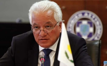 Kiprdə nazir silsilə qətllərlə görə istefa verdi