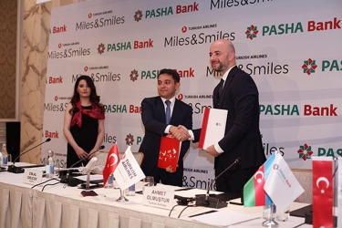 PAŞA Bank Miles&Smiles kartını təqdim edir (FOTO)