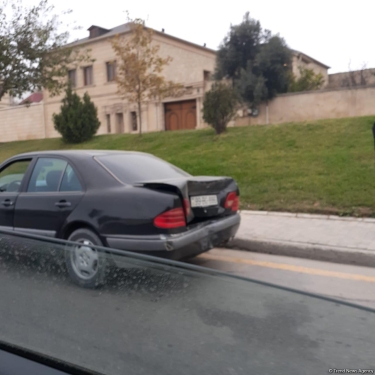 Bakıda özünü pis hiss edən sürücü qəza törətdi (FOTO)