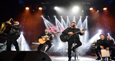 EMİN Gəncədə minlərlə pərəstişkarı qarşısında konsert proqramı ilə çıxış edib (FOTO/VİDEO)