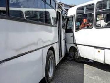 Bakıda bazar yaxınlığında avtobuslar toqquşdu - 8 nəfər xəsarət alıb