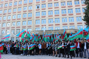 BDU-da “Üç rəngin kölgəsində” adlı fleşmob keçirilib (FOTO)