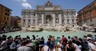 Roma, turistlərin Trevi Fontanına axınını məhdudlaşdırmağı planlaşdırır