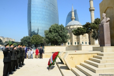 Azərbaycan ictimaiyyəti 9 May - faşizm üzərində Qələbənin 74-cü ildönümünü qeyd edir (FOTO)