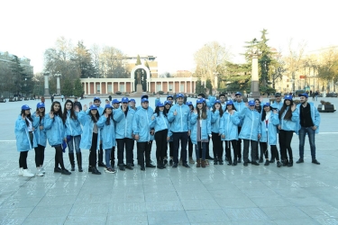 YAP Gəncə şəhər təşkilatının fəal gəncləri “Xalq üçün” təşviqat aksiyası keçirib (FOTO)