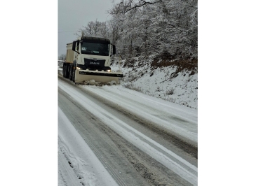 Ağdərədə yollar xüsusi texnikalarla təmizlənir (FOTO)