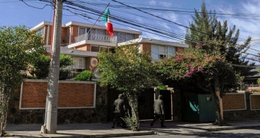 Boliviya polisi Meksika səfirliyində sığınacaq alan eks-nazirlərin təhvil verilməsini istəyir