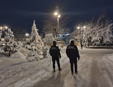 Polis əməkdaşları hava şəraiti ilə əlaqədar fasiləsiz xidmət aparır (FOTO)